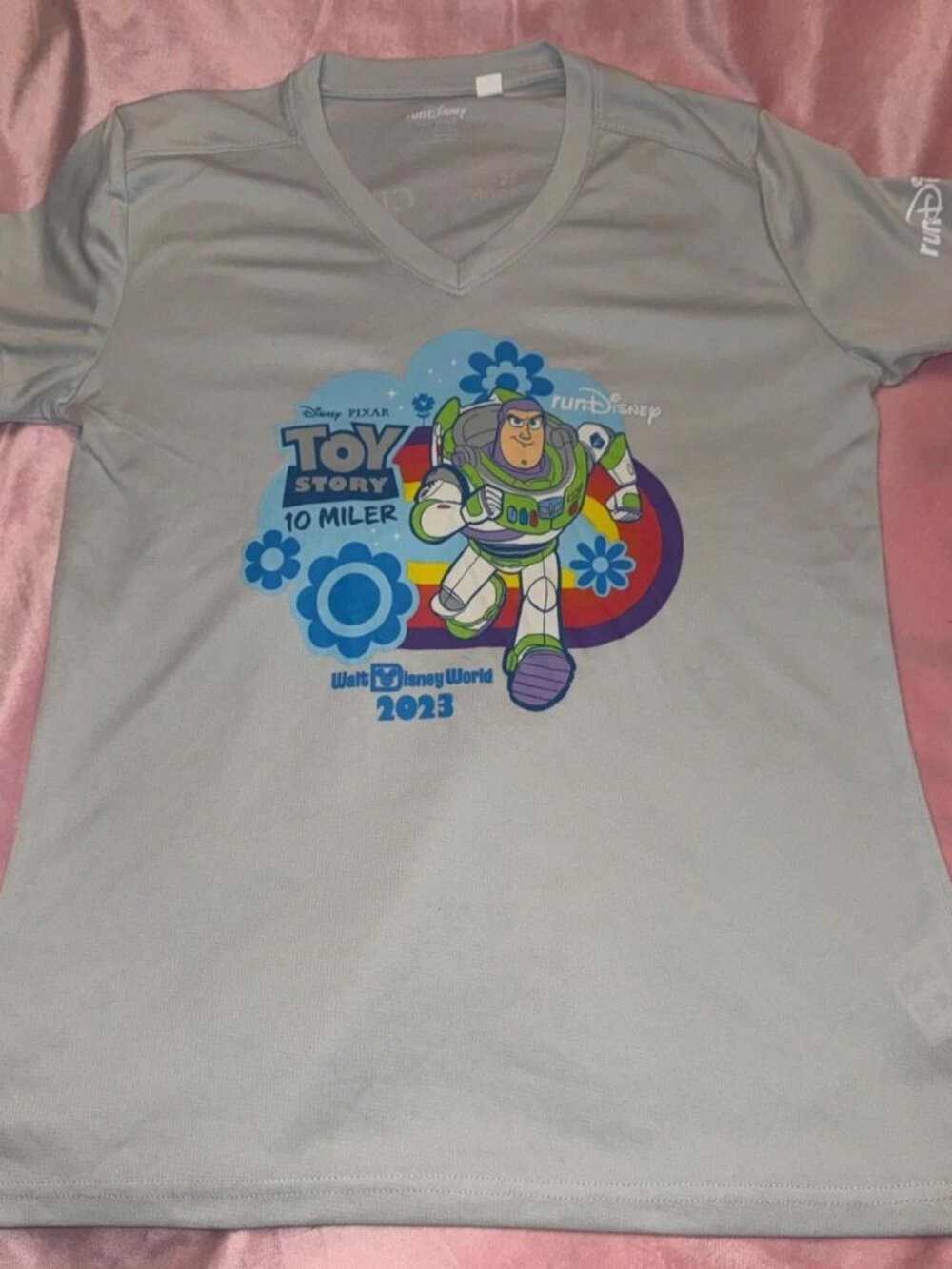runDisney 2023 Toy Story 10 Miler Shirt size Medium Short Sleeve Womens Vneck